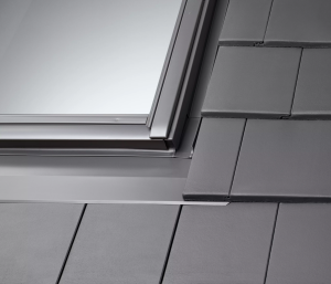 Kołnierz płaski VELUX EDT 2000 z izolacją BFX i ramą BDX 66x118 do okna dachowego